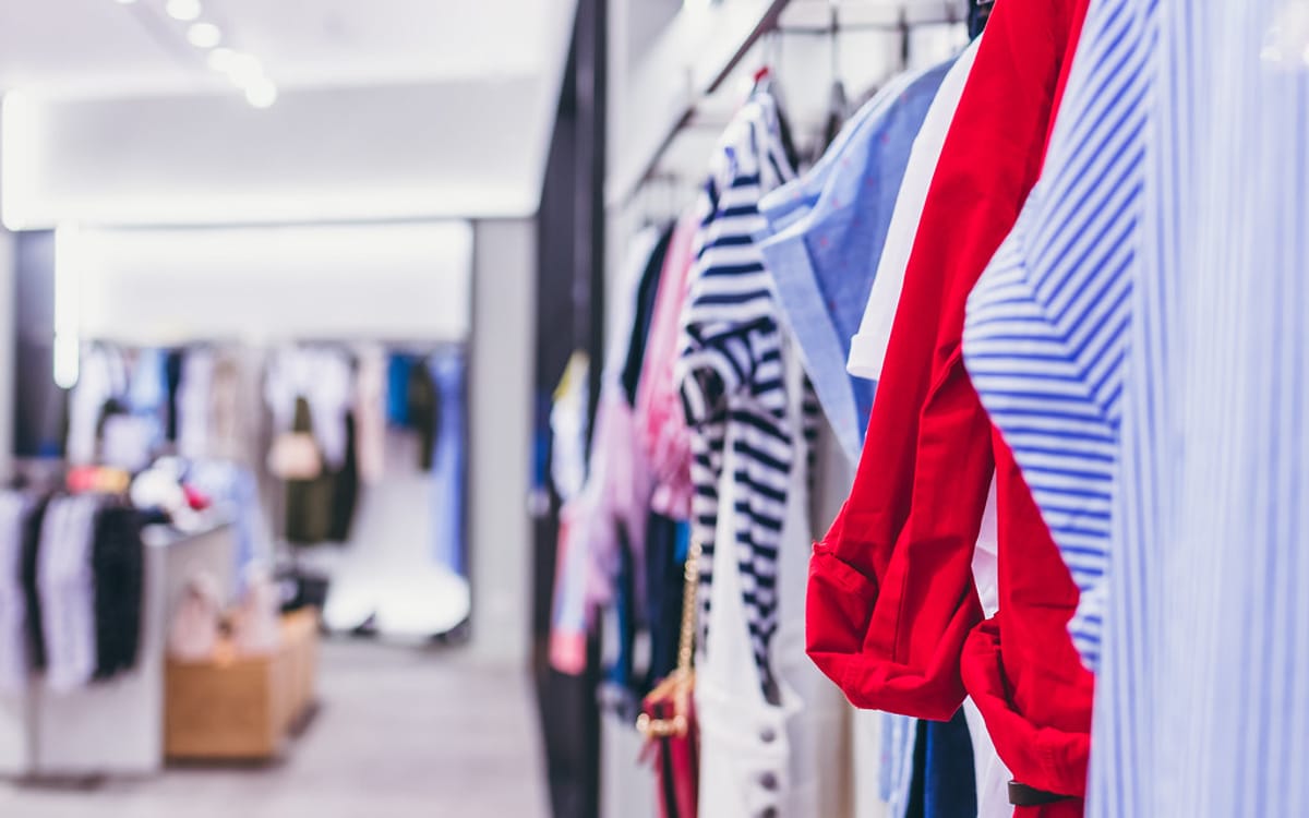 Tienda en línea con atención y contenido automáticos